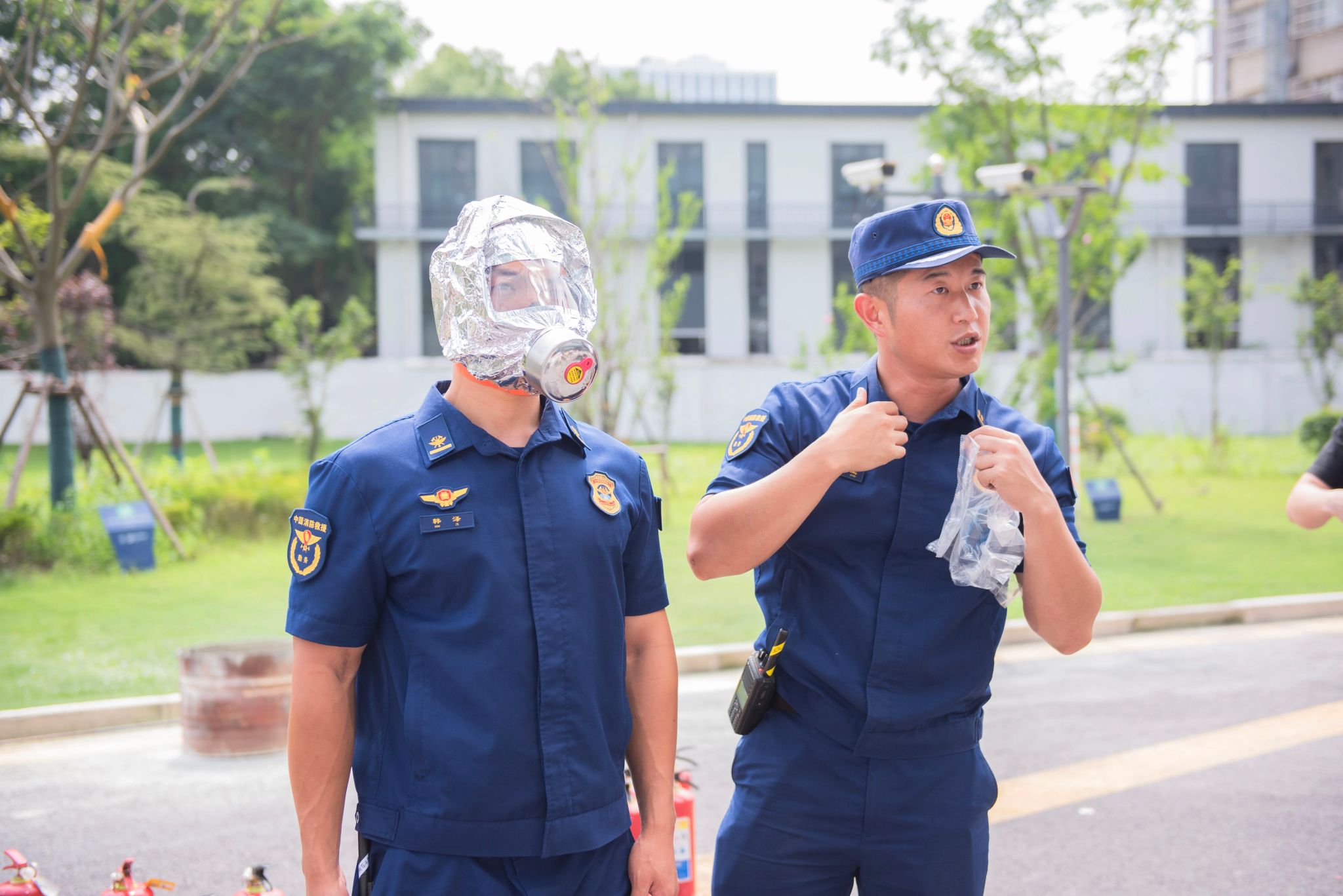 筑牢安全防线 护航崭新楼宇｜经济学院开展新大楼消防安全疏散演练及消防器材实操培训