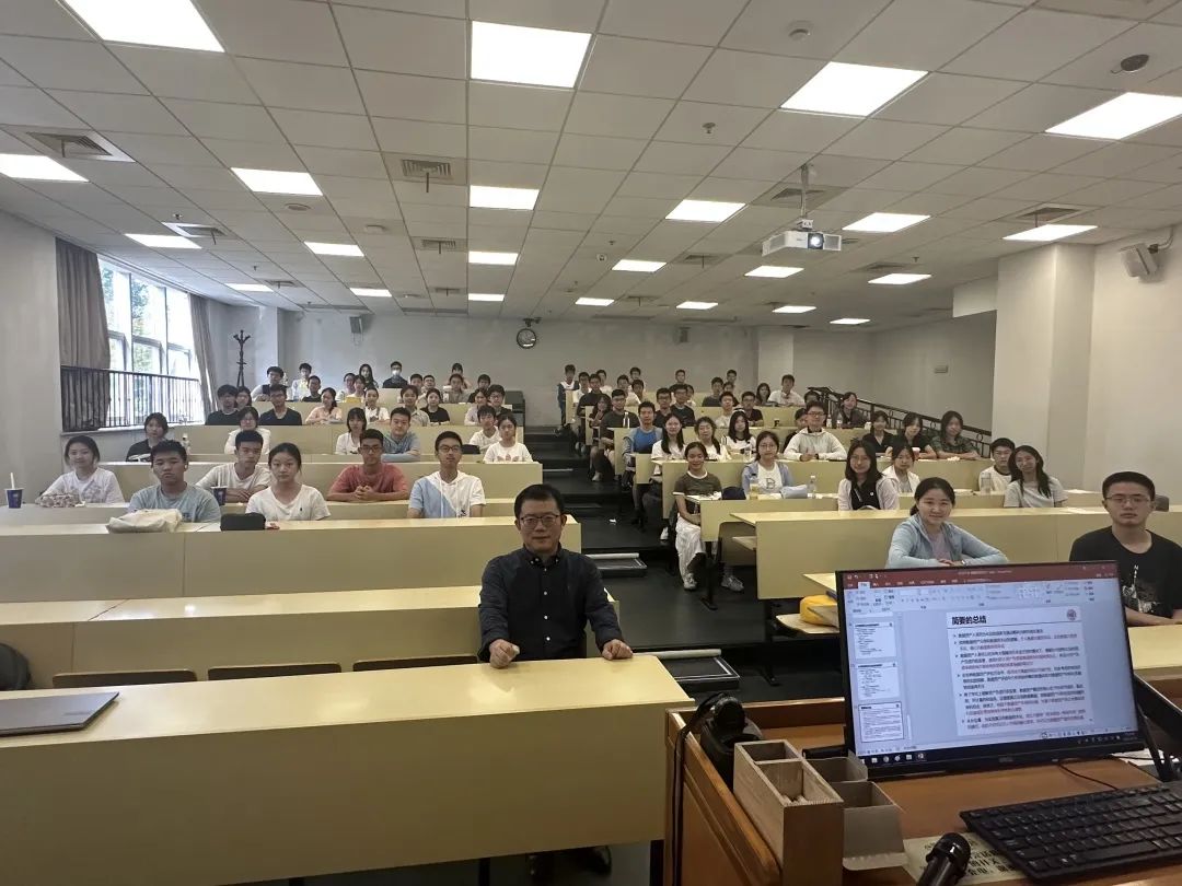 2025年上半年高中生周末先修学堂“像经济学家那样思考”课程圆满落幕